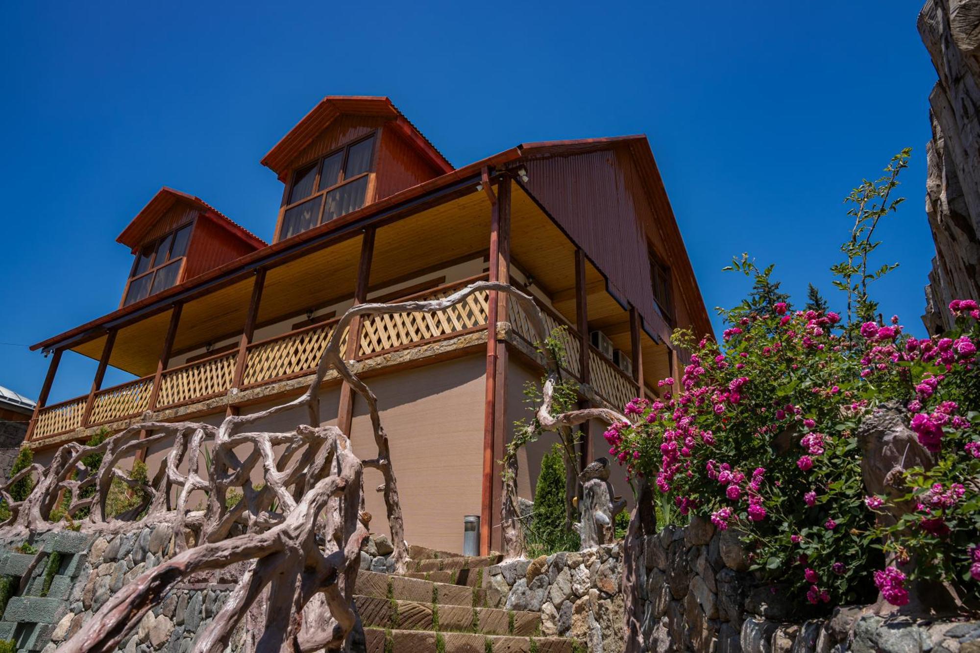 Maru House Hotell Dilijan Exteriör bild